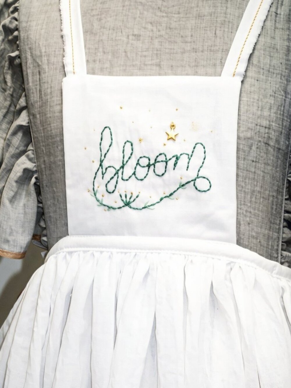 NWT Hand-Embroidered Cosmosophie Heirloom "Bloom" Apron, Girls Size 4T